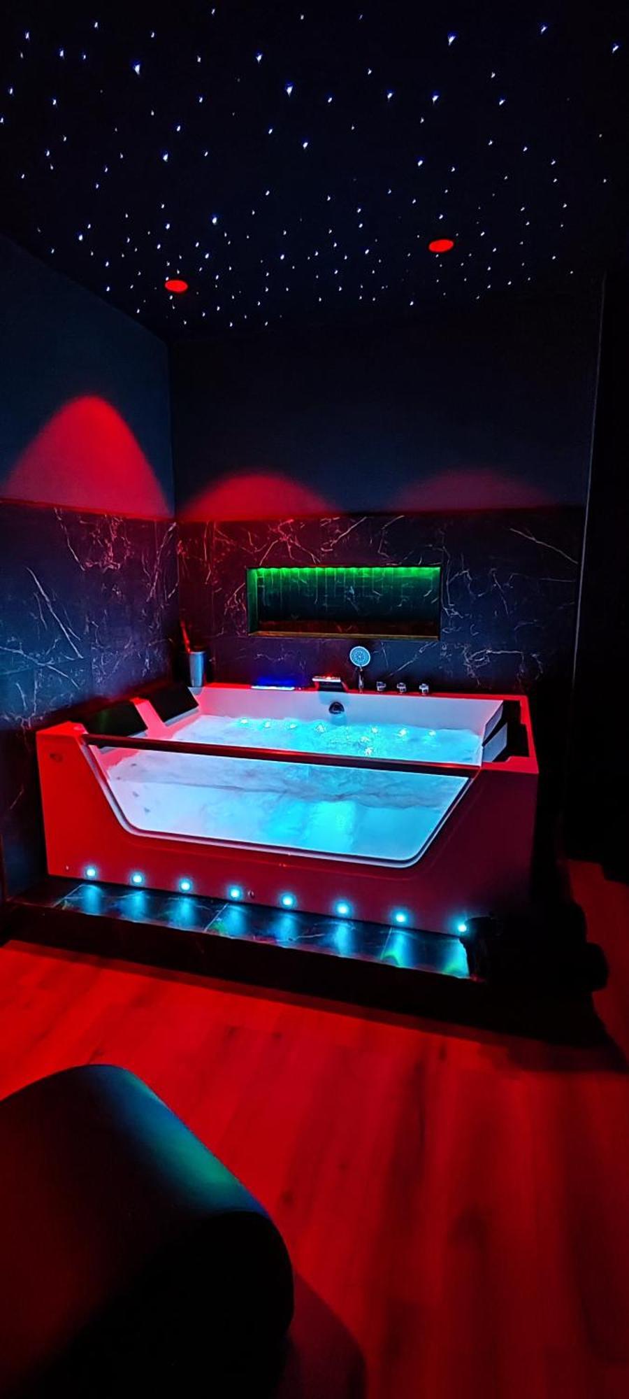 Loveroomxspa Bourg-Saint-Christophe Oda fotoğraf