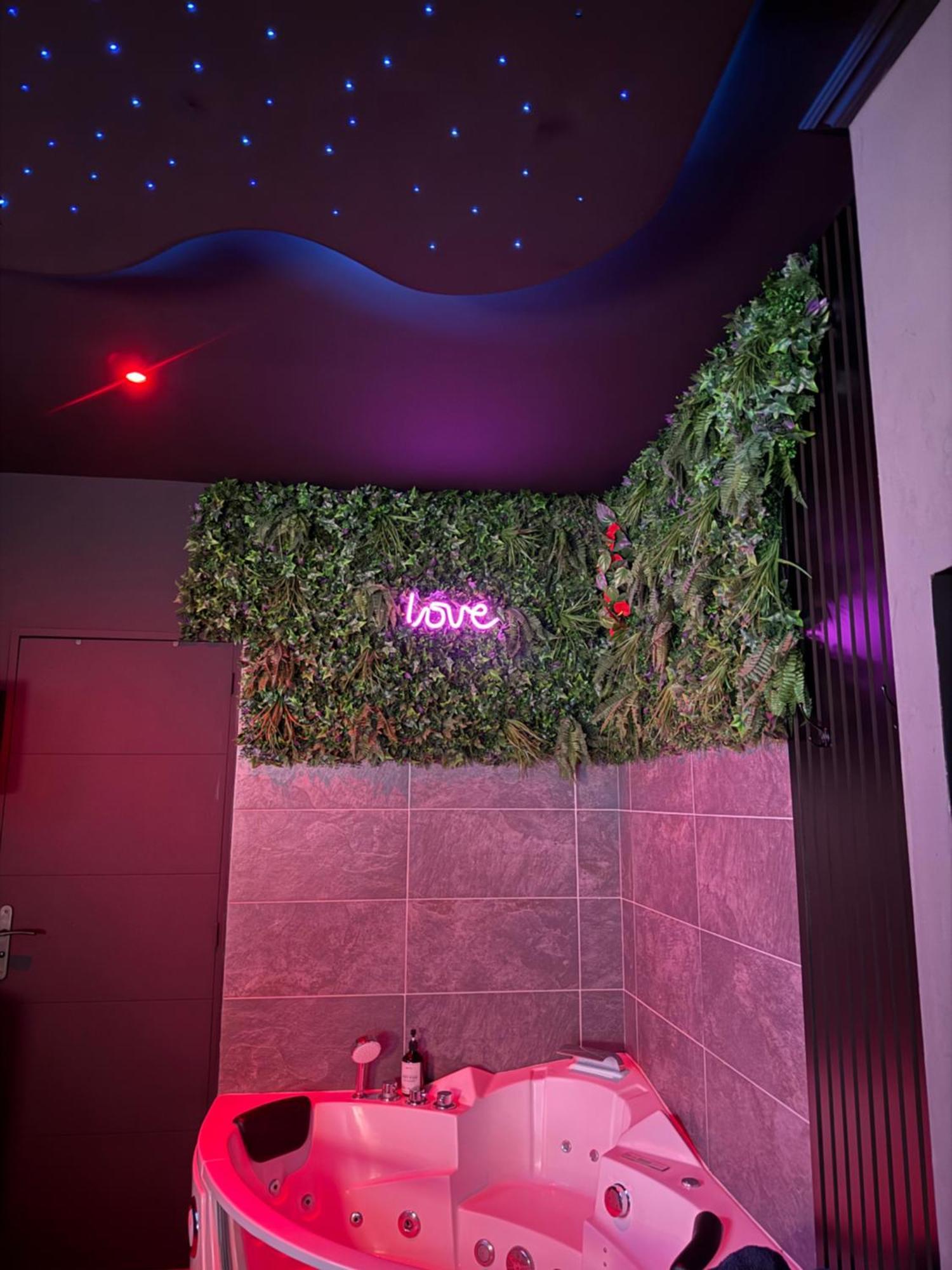 Loveroomxspa Bourg-Saint-Christophe Dış mekan fotoğraf